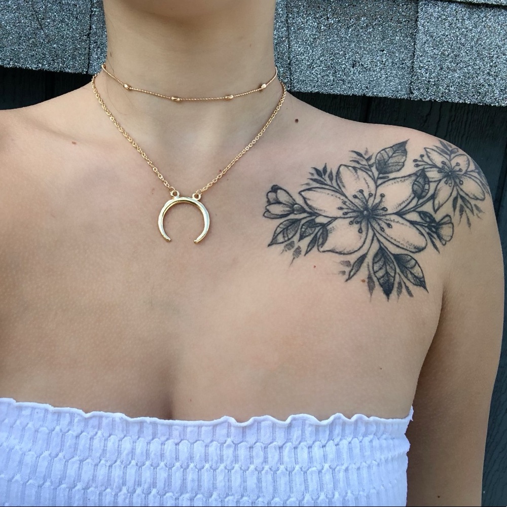 ⭐️ 4/$23 2 layered gold upside down moon necklace